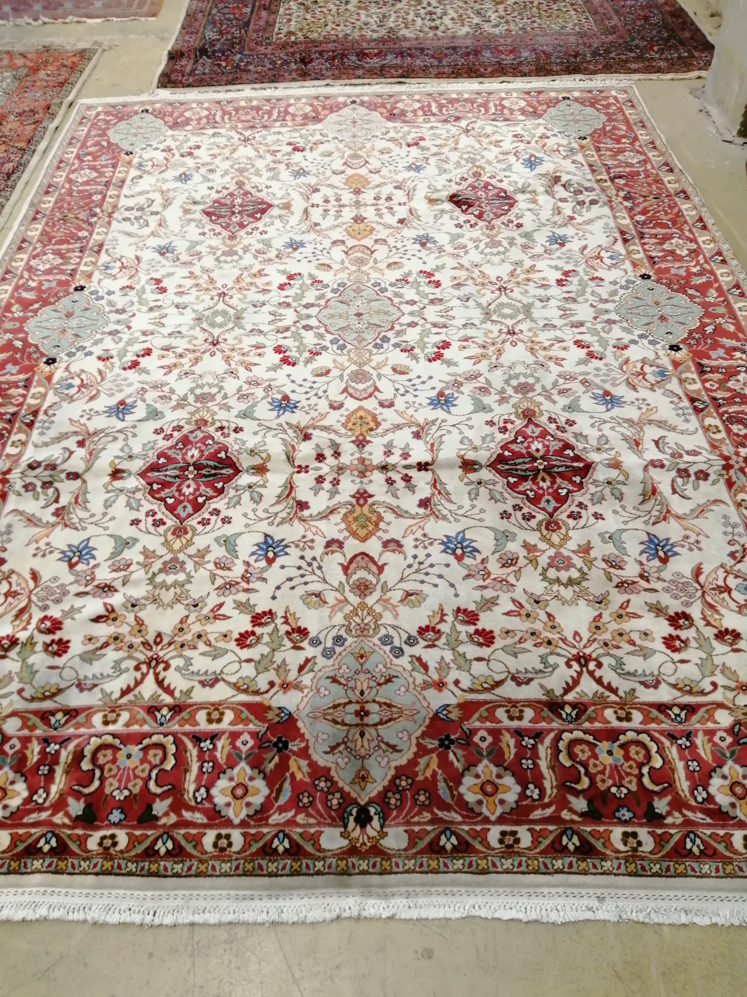 A Kashan ivory ground carpet, 340 x 254cm